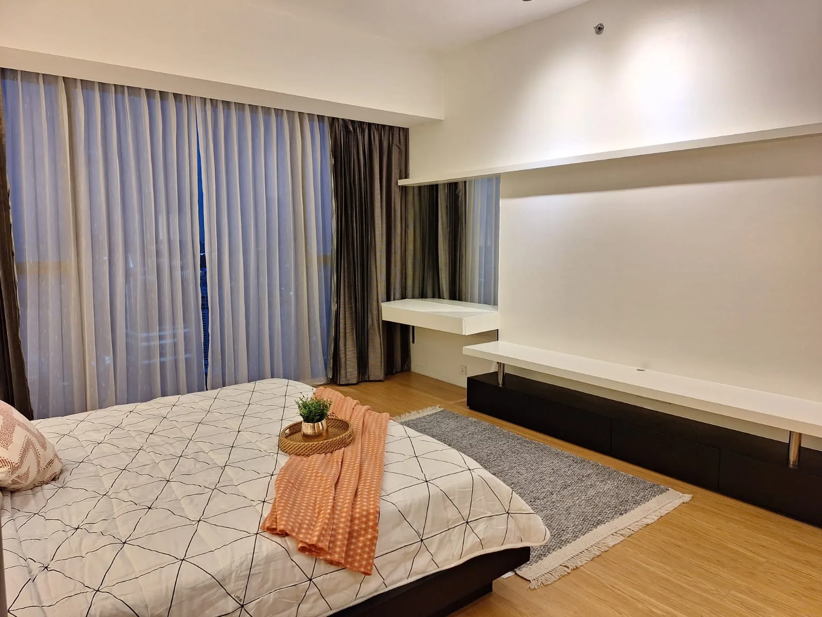 Property photos for The Met