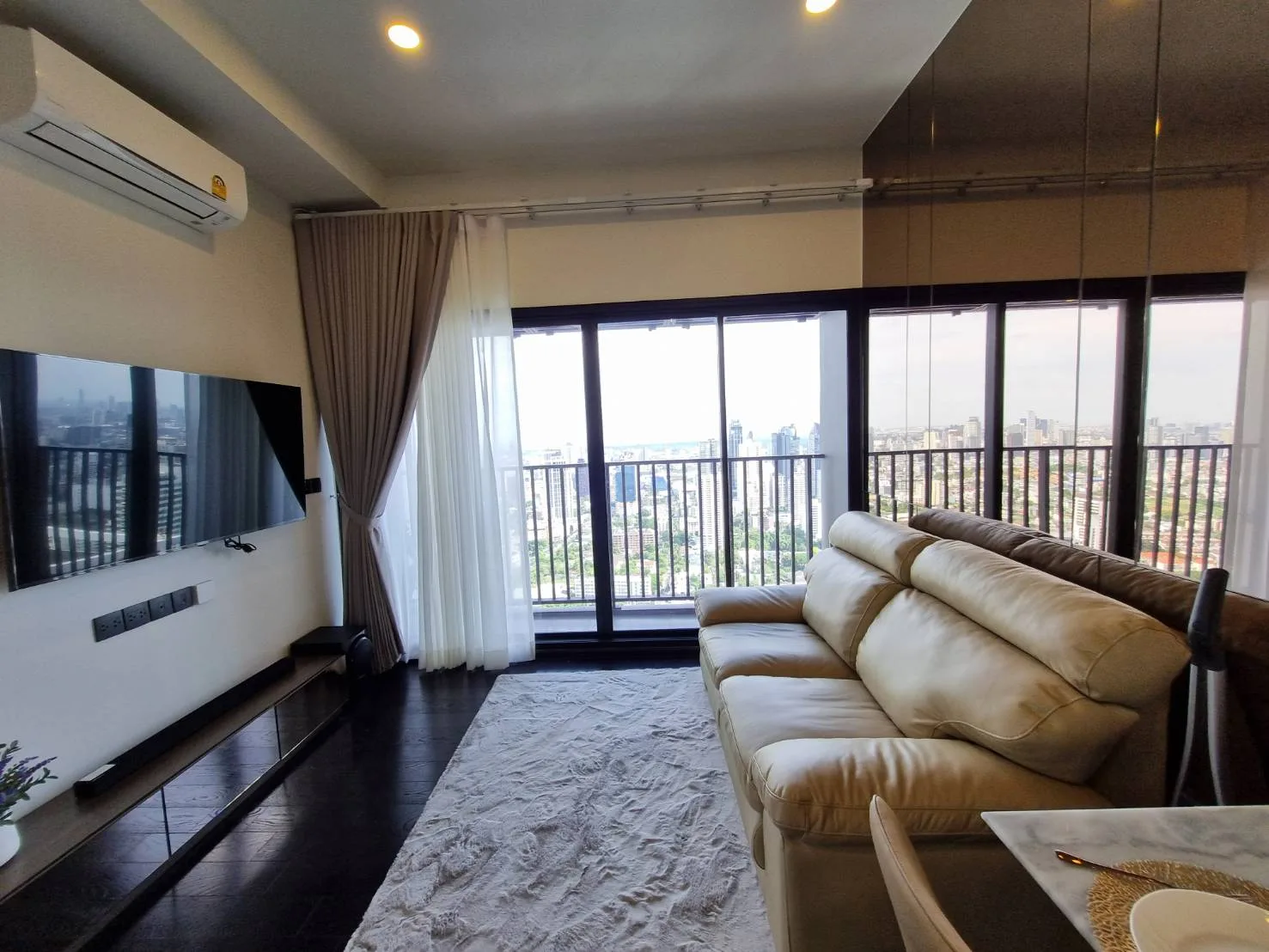 Property photos for Park Origin Thonglor