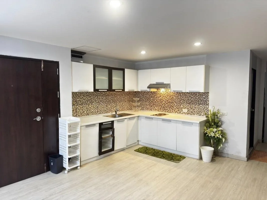 Property photos for Le Cosi Ekamai 28