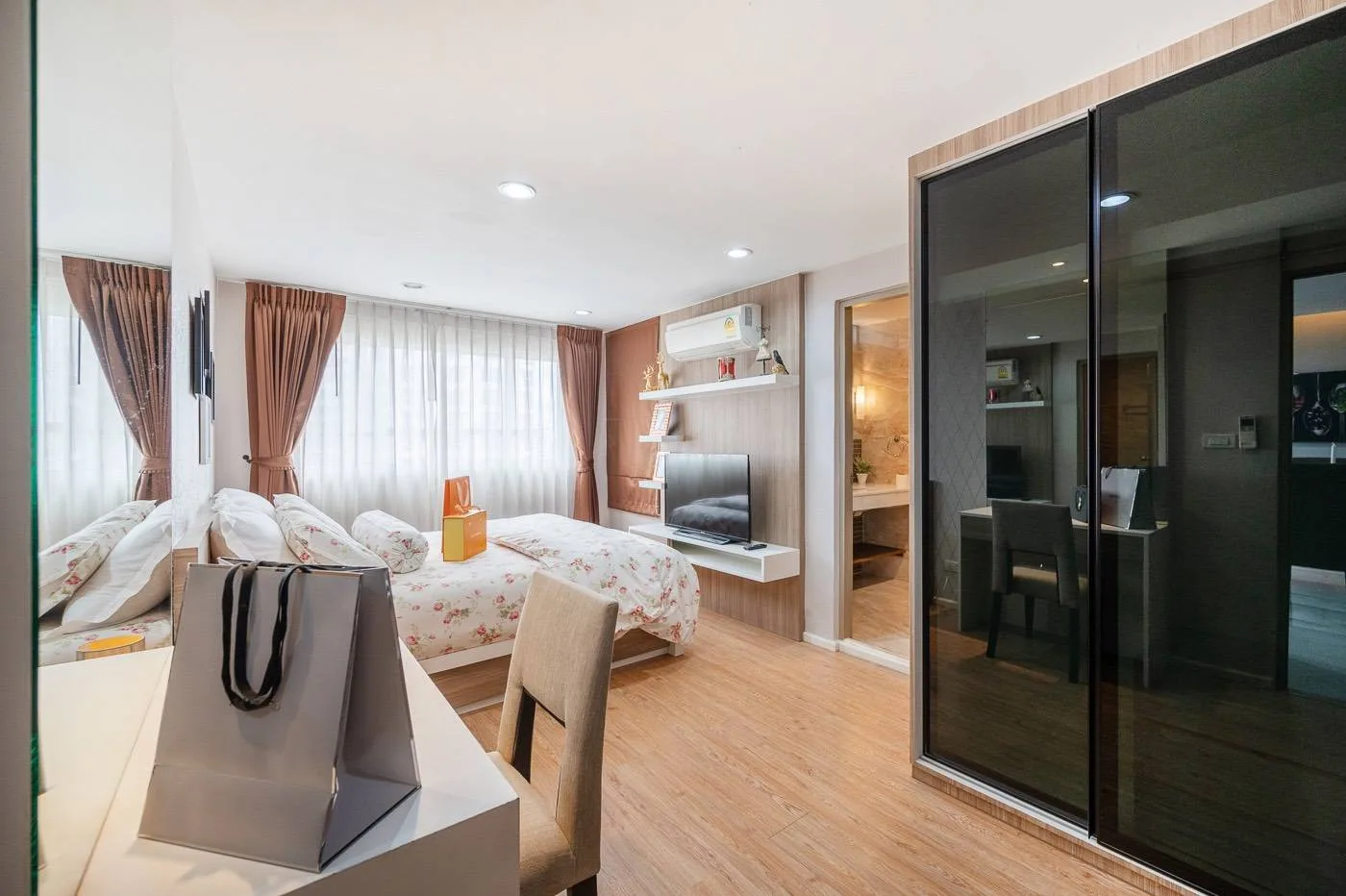Property photos for Petch 9 Tower