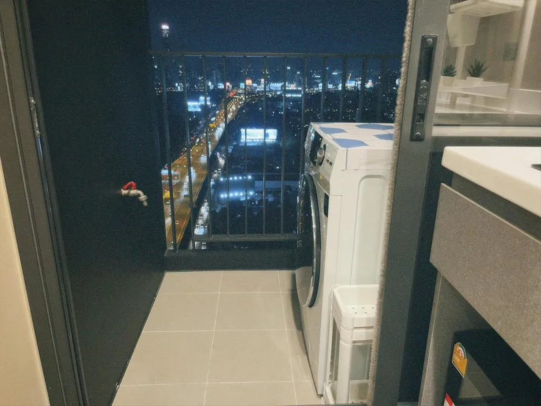 Property photos for Life Asoke Hype