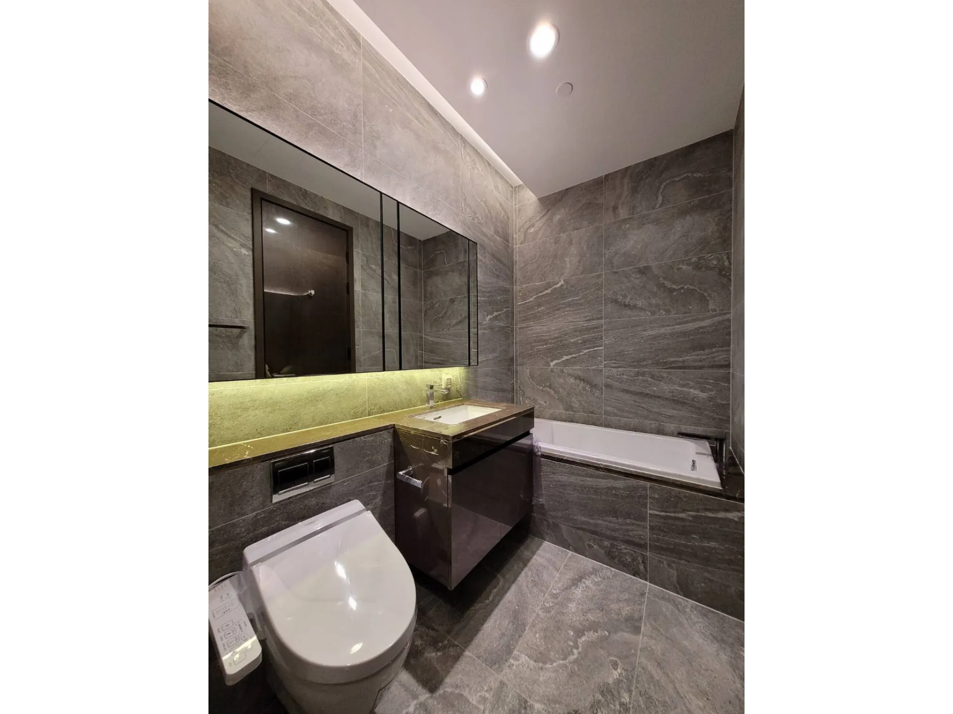 Property photos for The Esse Sukhumvit 36