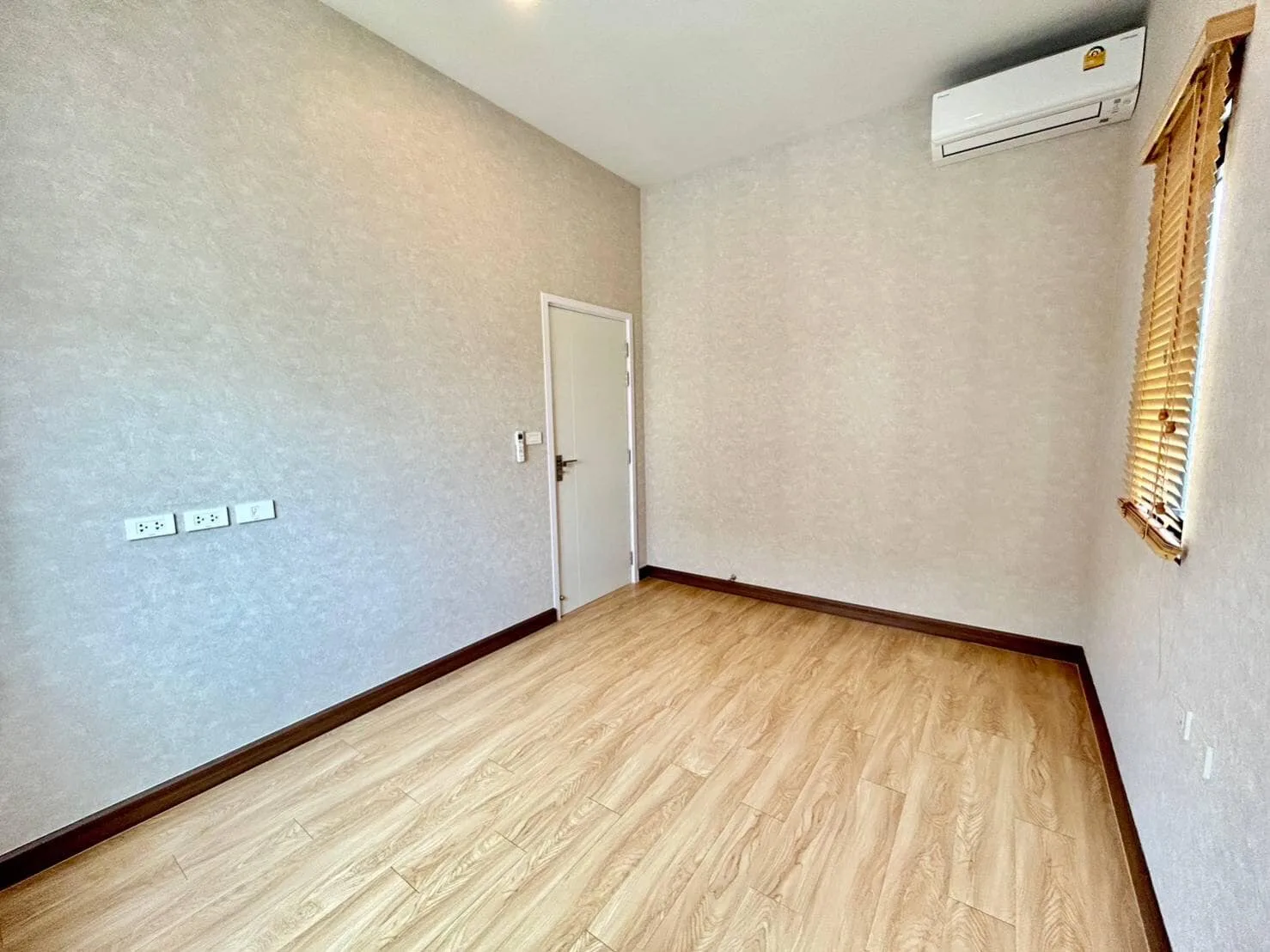 Property photos for Grand Britania Wongwaen Ramindra