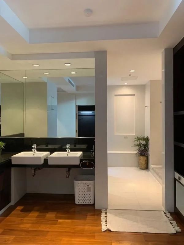 Property photos for Royal Residence Park