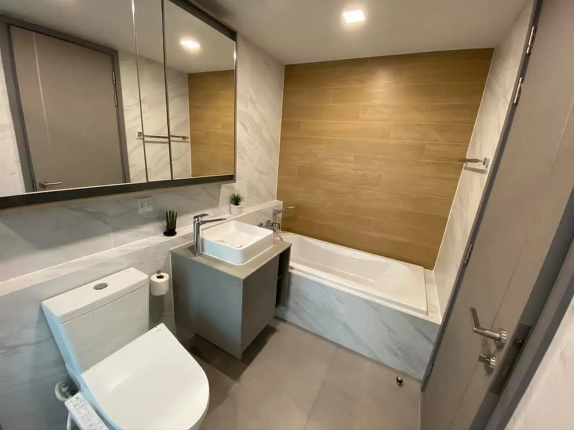 Property photos for Taka Haus Ekamai 12