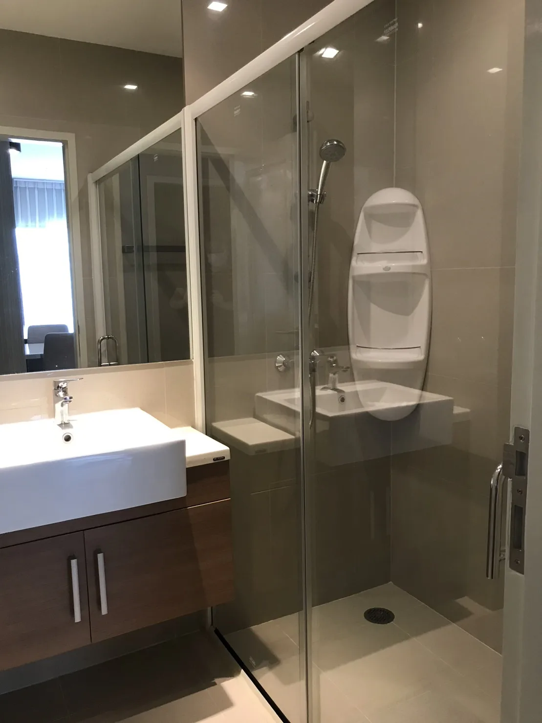 Property photos for Noble Refine