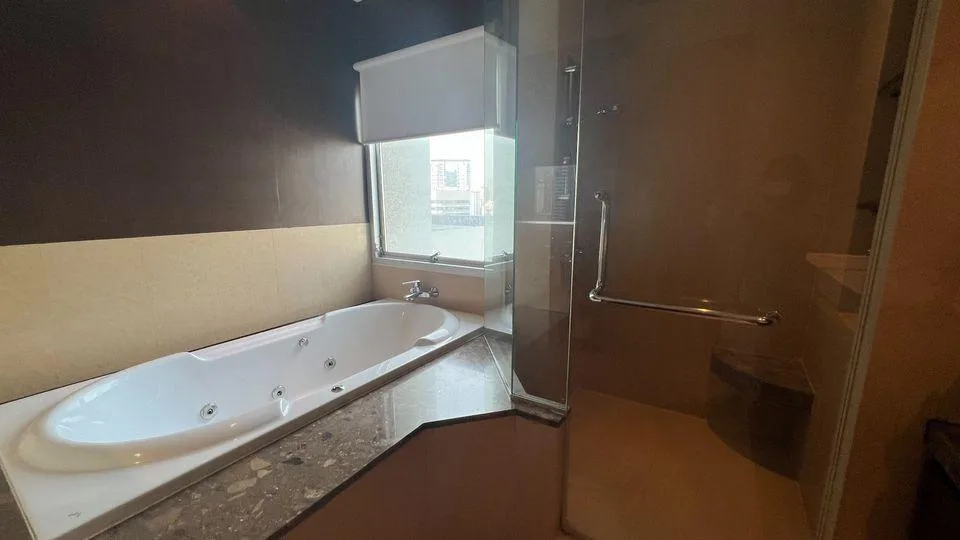 Property photos for Royal Residence Park