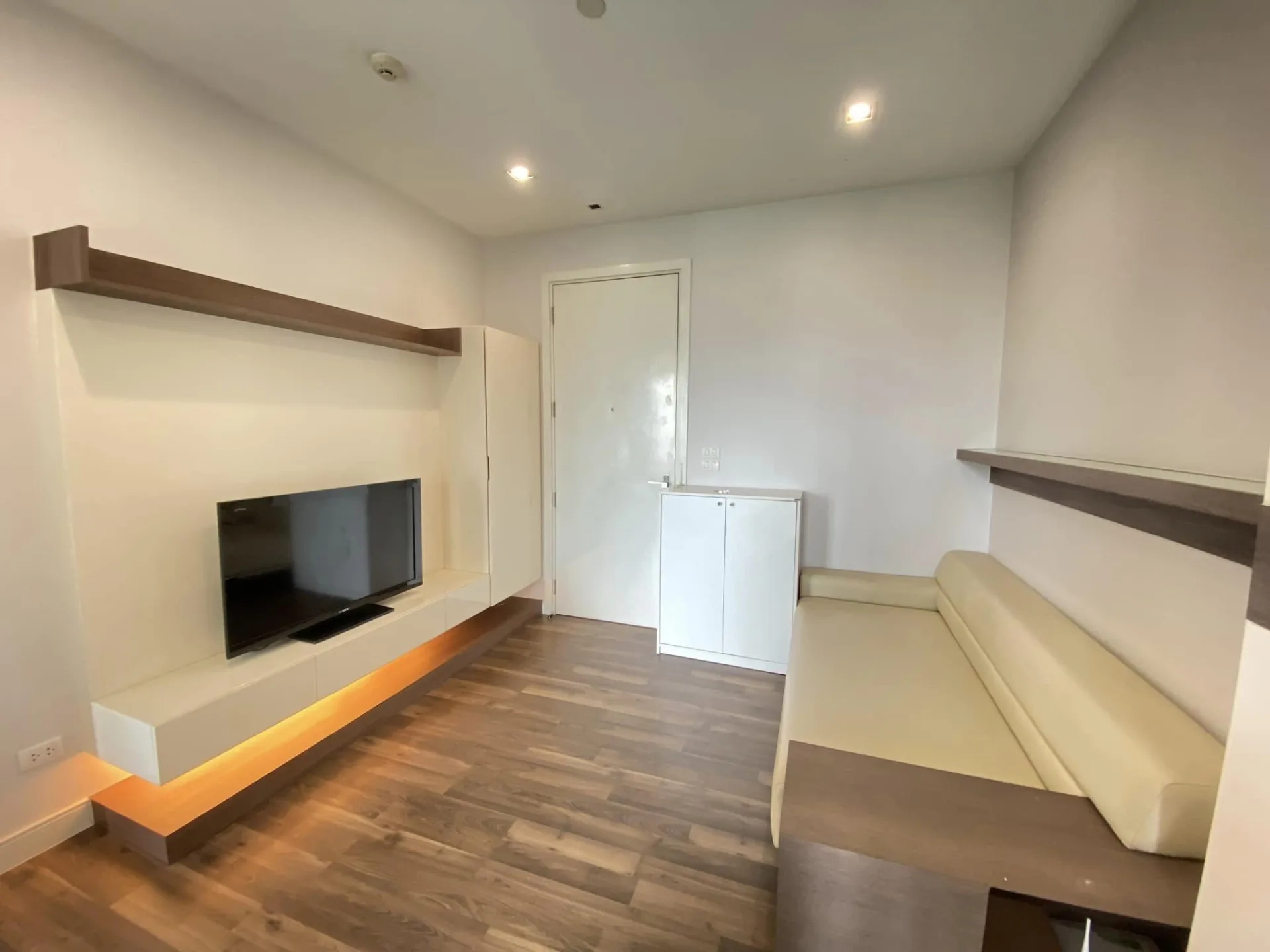 Property photos for The Room Sukhumvit 62