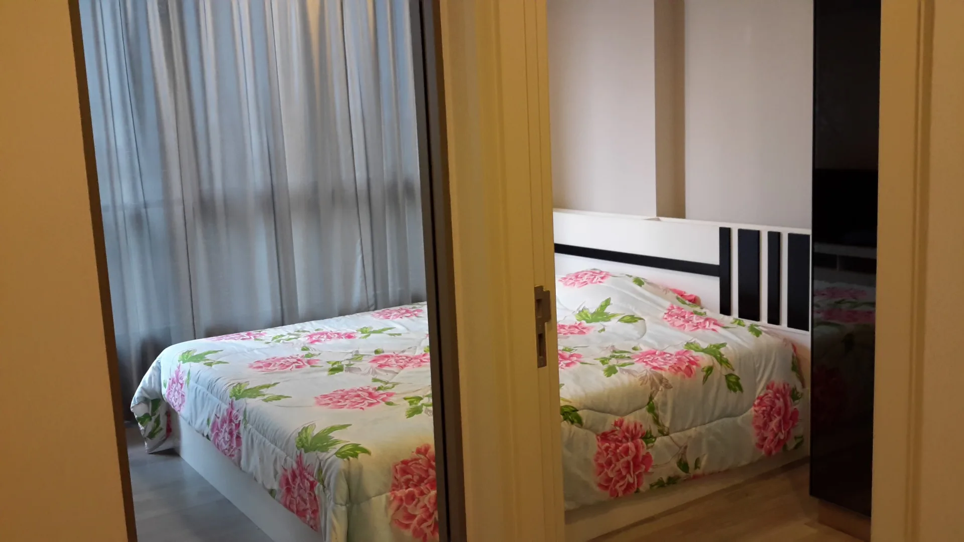 Property photos for The Room Sathorn - St.Louis