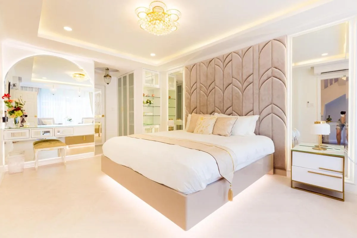 Property photos for The Luna Sabaispace