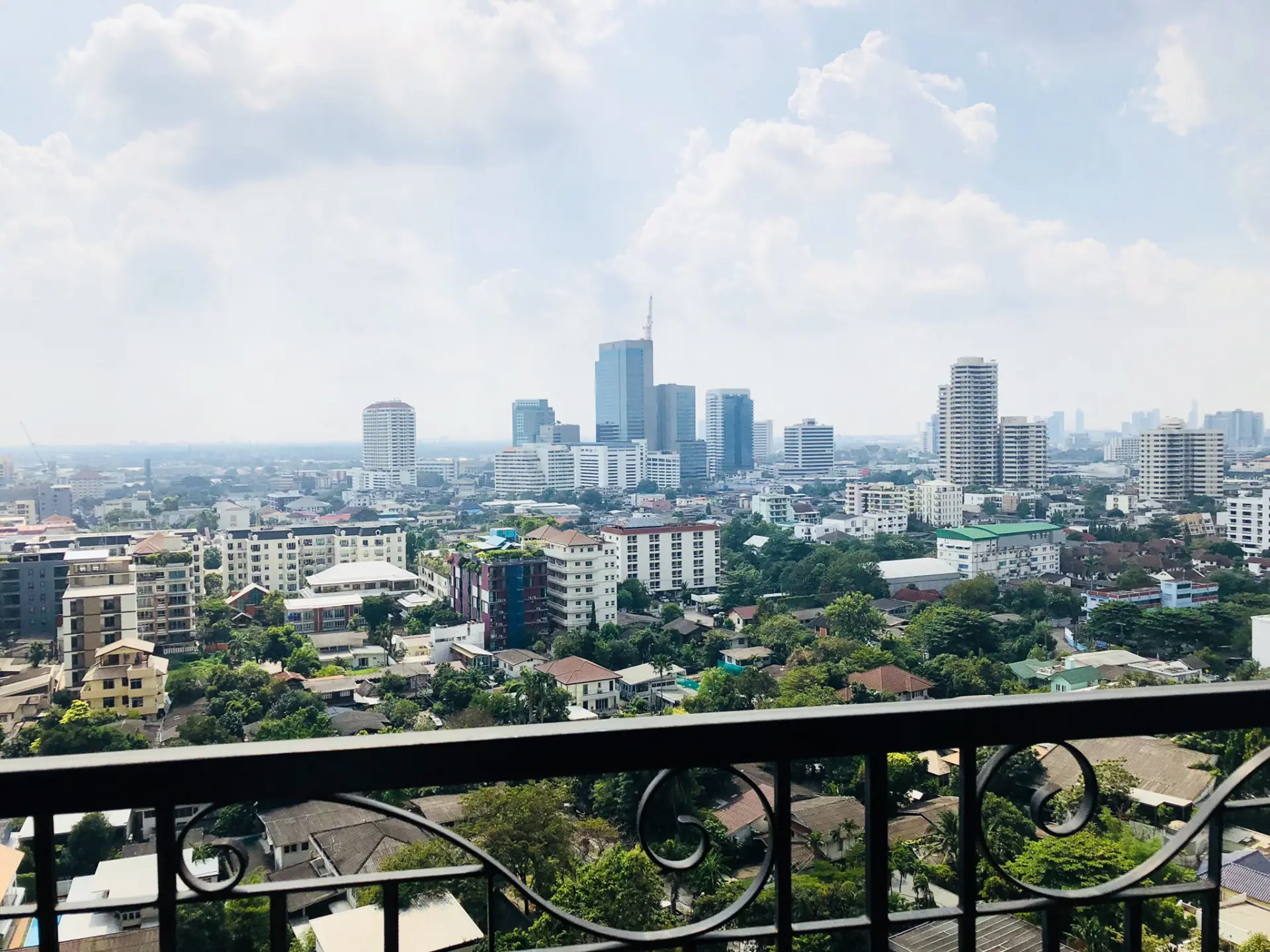 Property photos for The Crest Sukhumvit 34