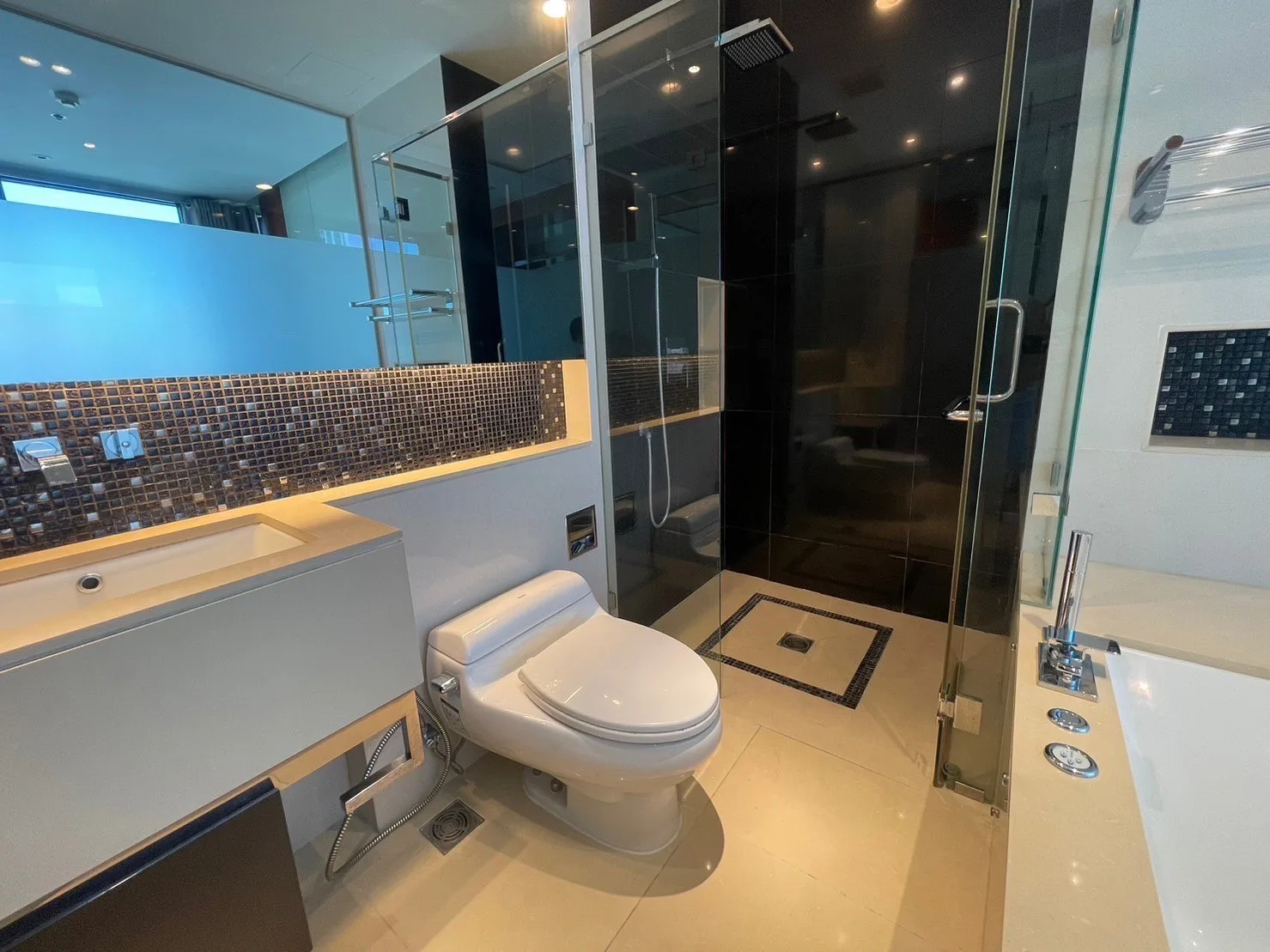 Property photos for The Address Sukhumvit 28