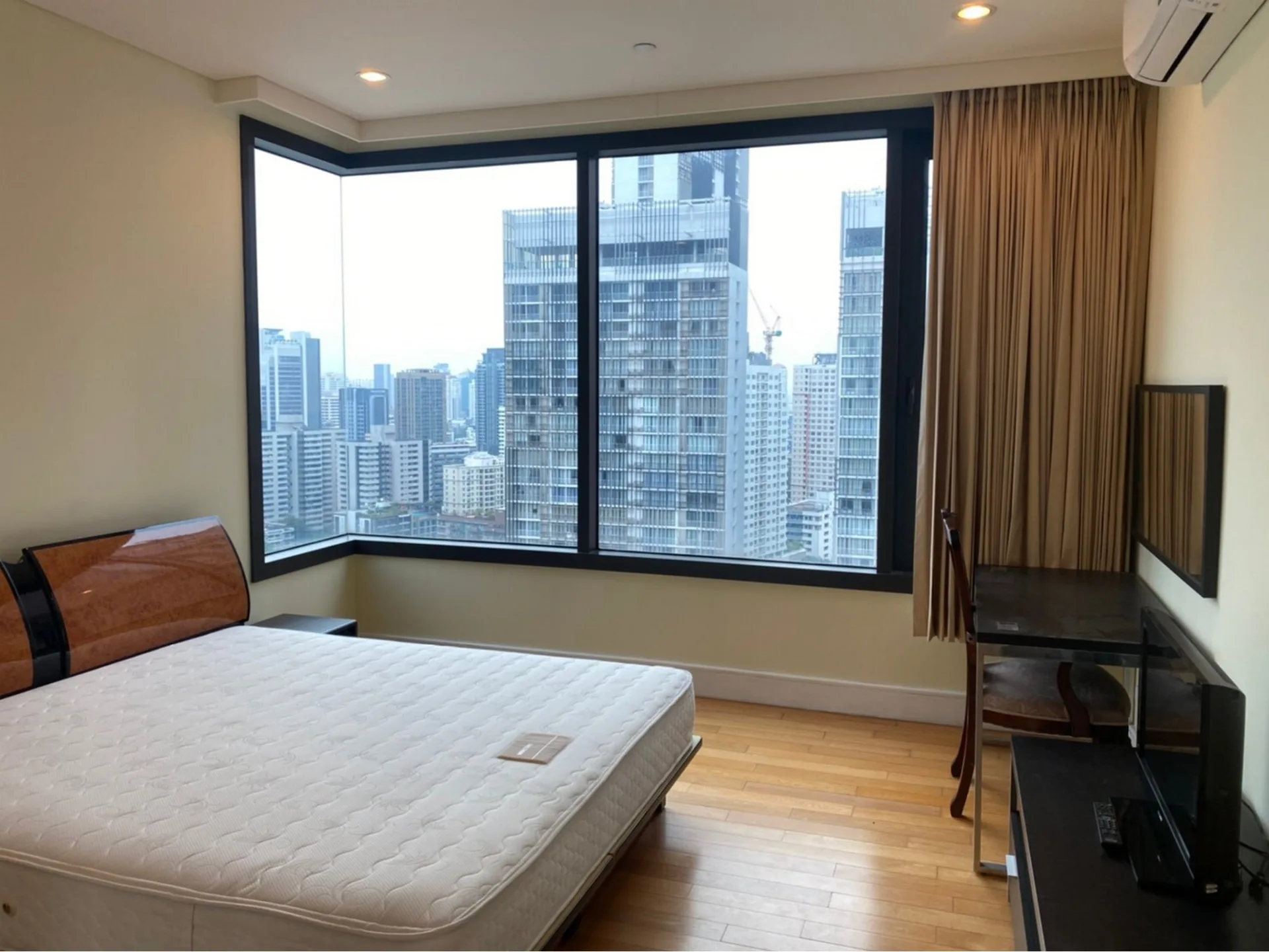 Property photos for Aguston Sukhumvit 22