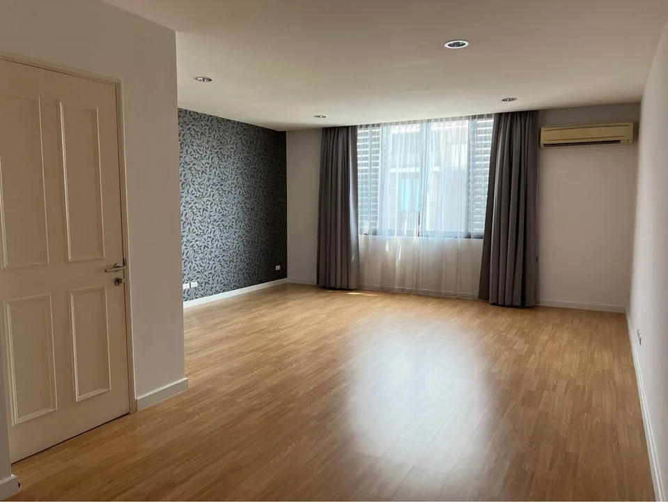 Property photos for Flora Marigold