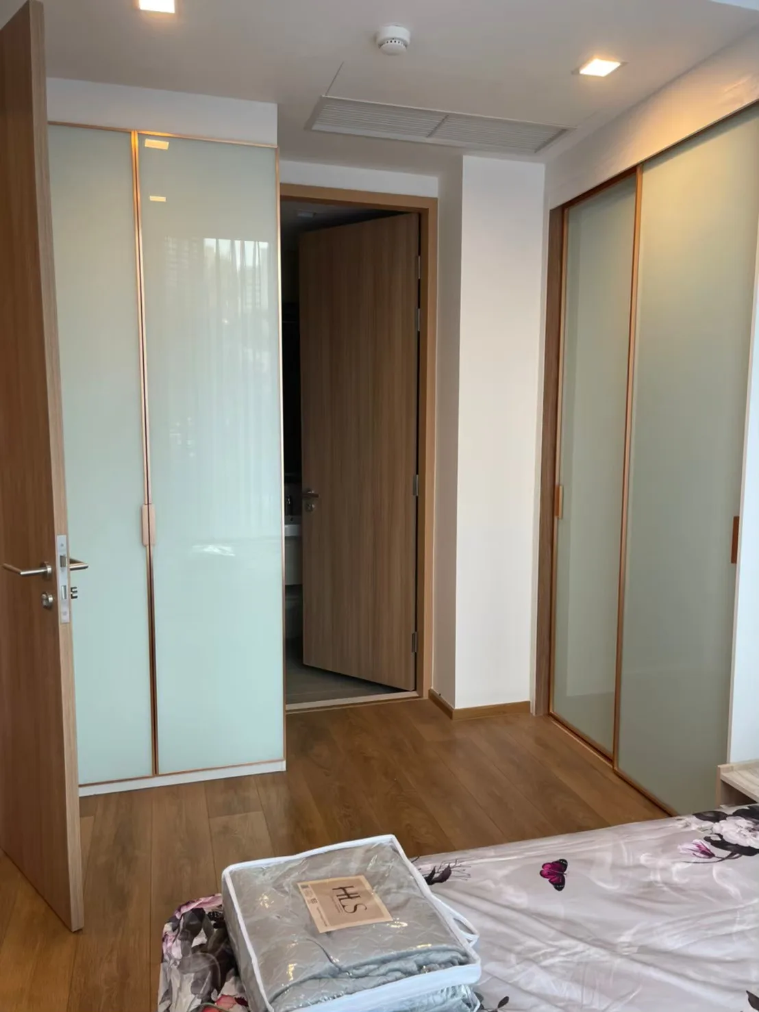Property photos for Noble BE 33