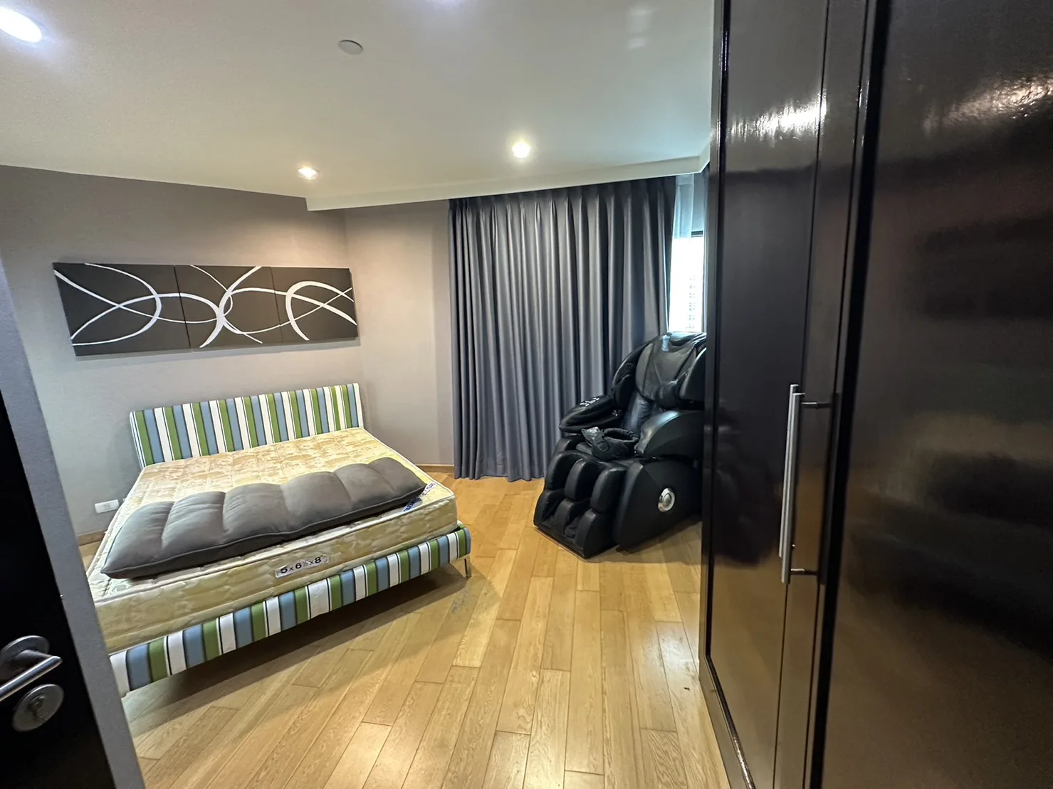 Property photos for Sathorn Gardens