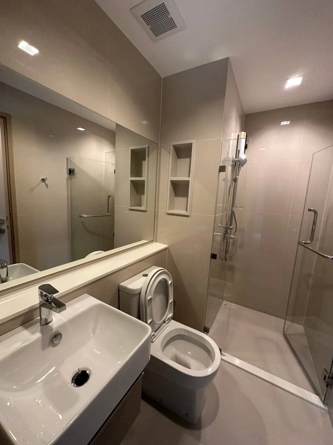 Property photos for Life Sathorn Sierra