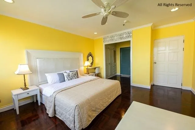 Property photos for Lake Green