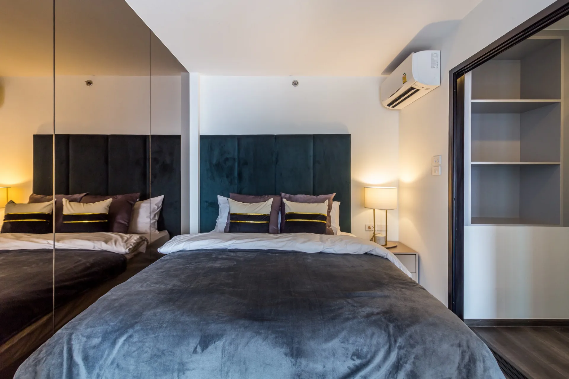 Property photos for Knightsbridge Space Ratchayothin
