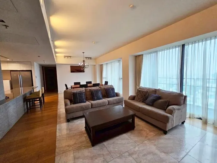 Property photos for The Met