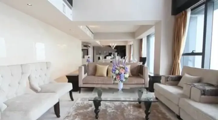 Property photos for The Met