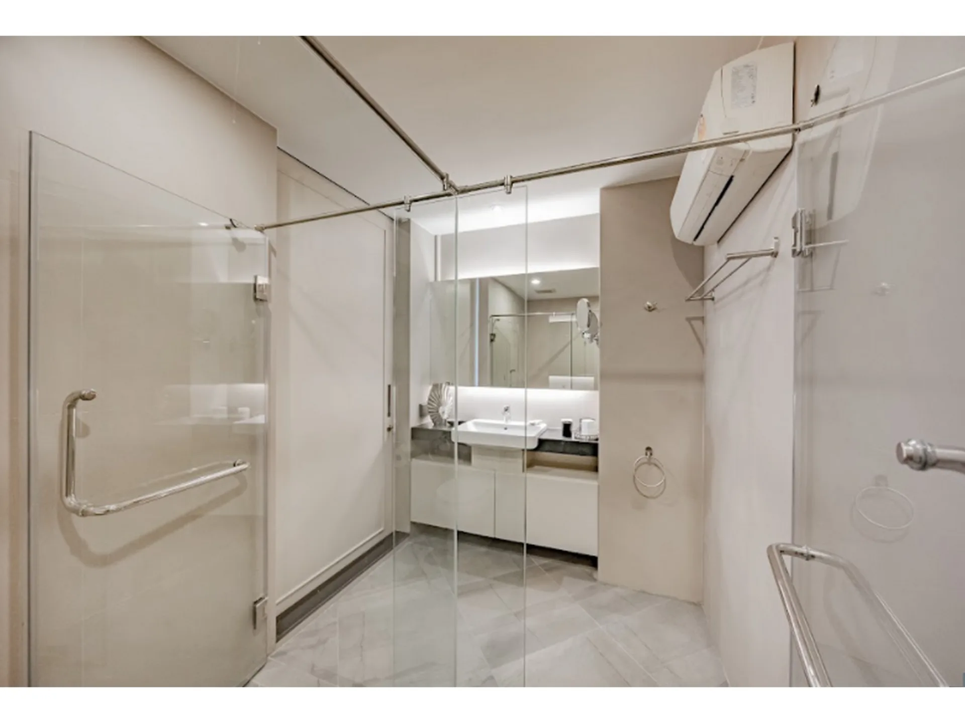 Property photos for Centric Ari Station