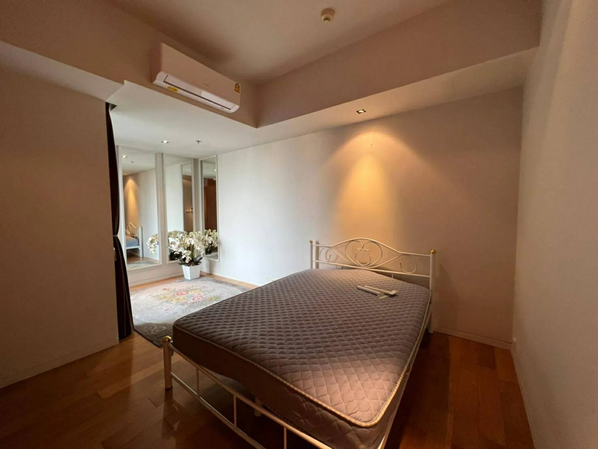 Property photos for The Met