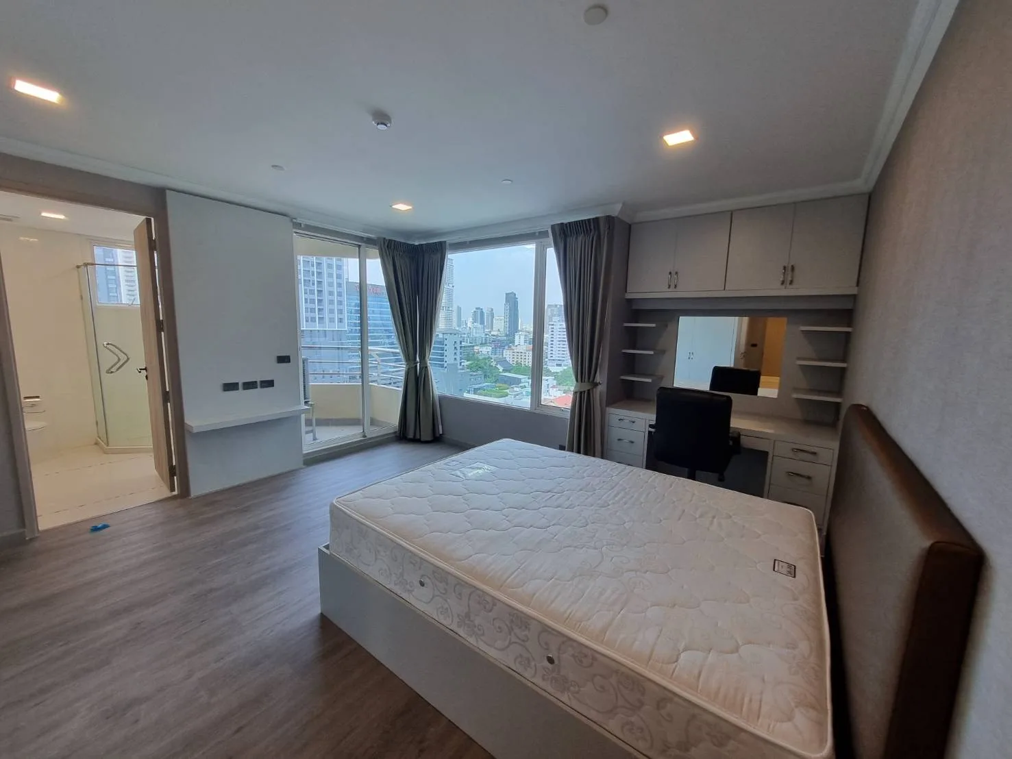 Property photos for Ideal 24