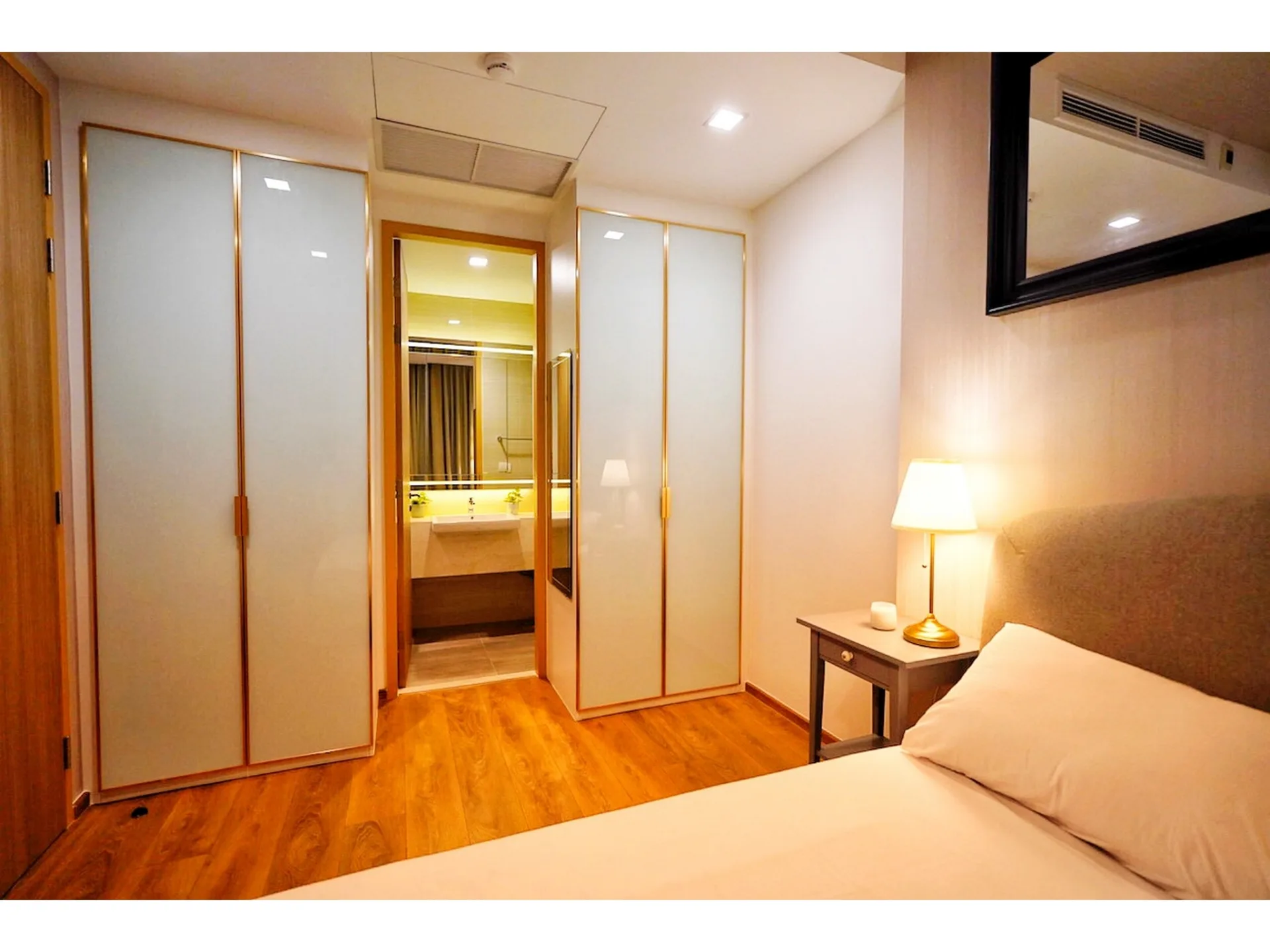 Property photos for Noble BE 33