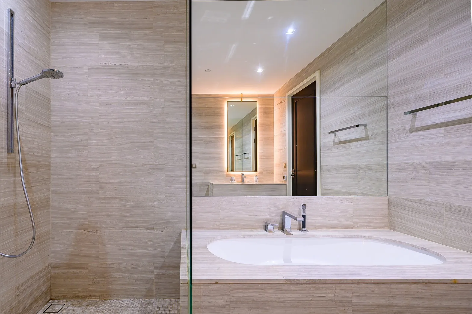 Property photos for The Diplomat 39