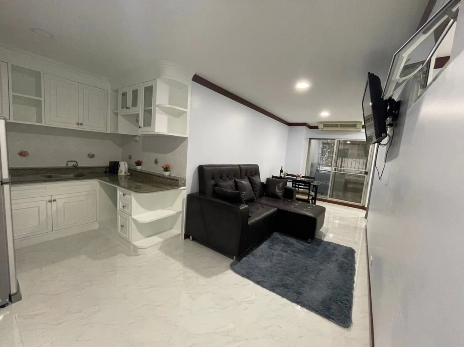 Property photos for 15 Suite