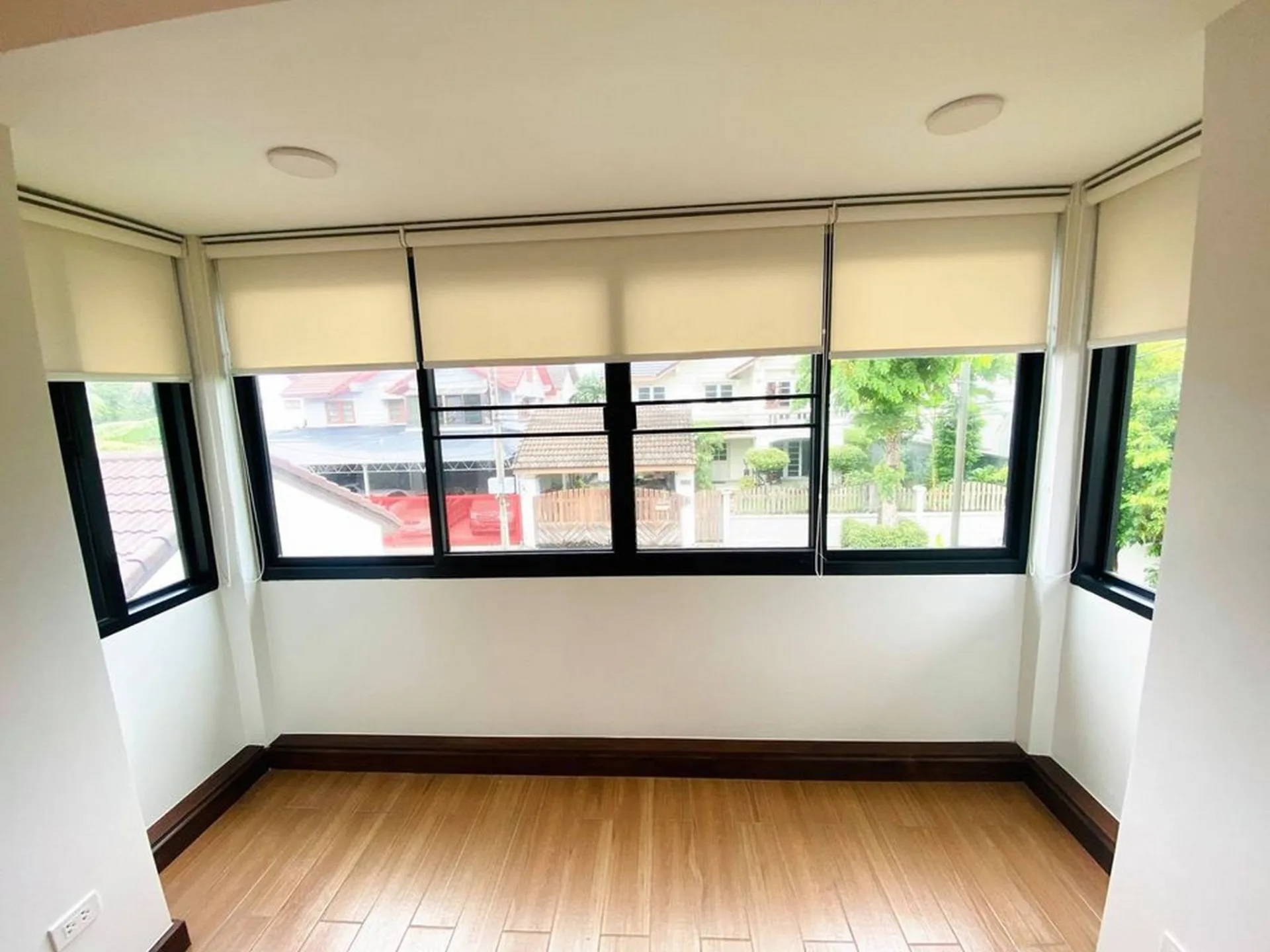 Property photos for Single Houses Suk. 105