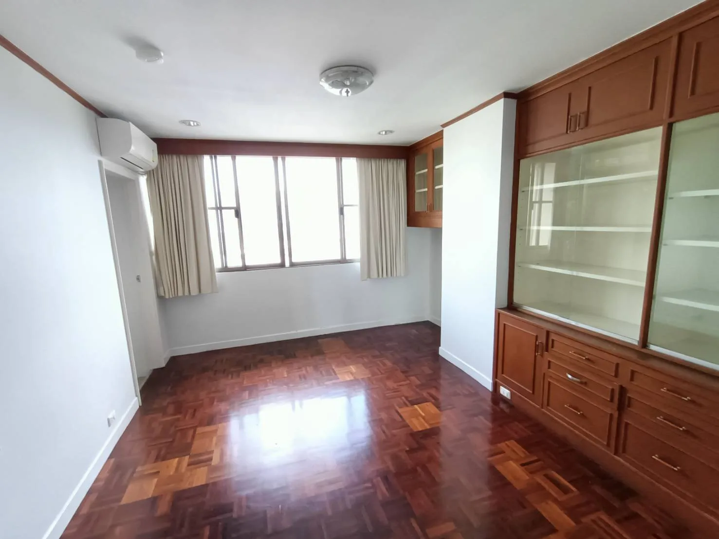 Property photos for Tongtip Mansion