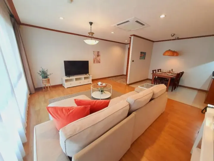 Property photos for Schloss @ Thonglor