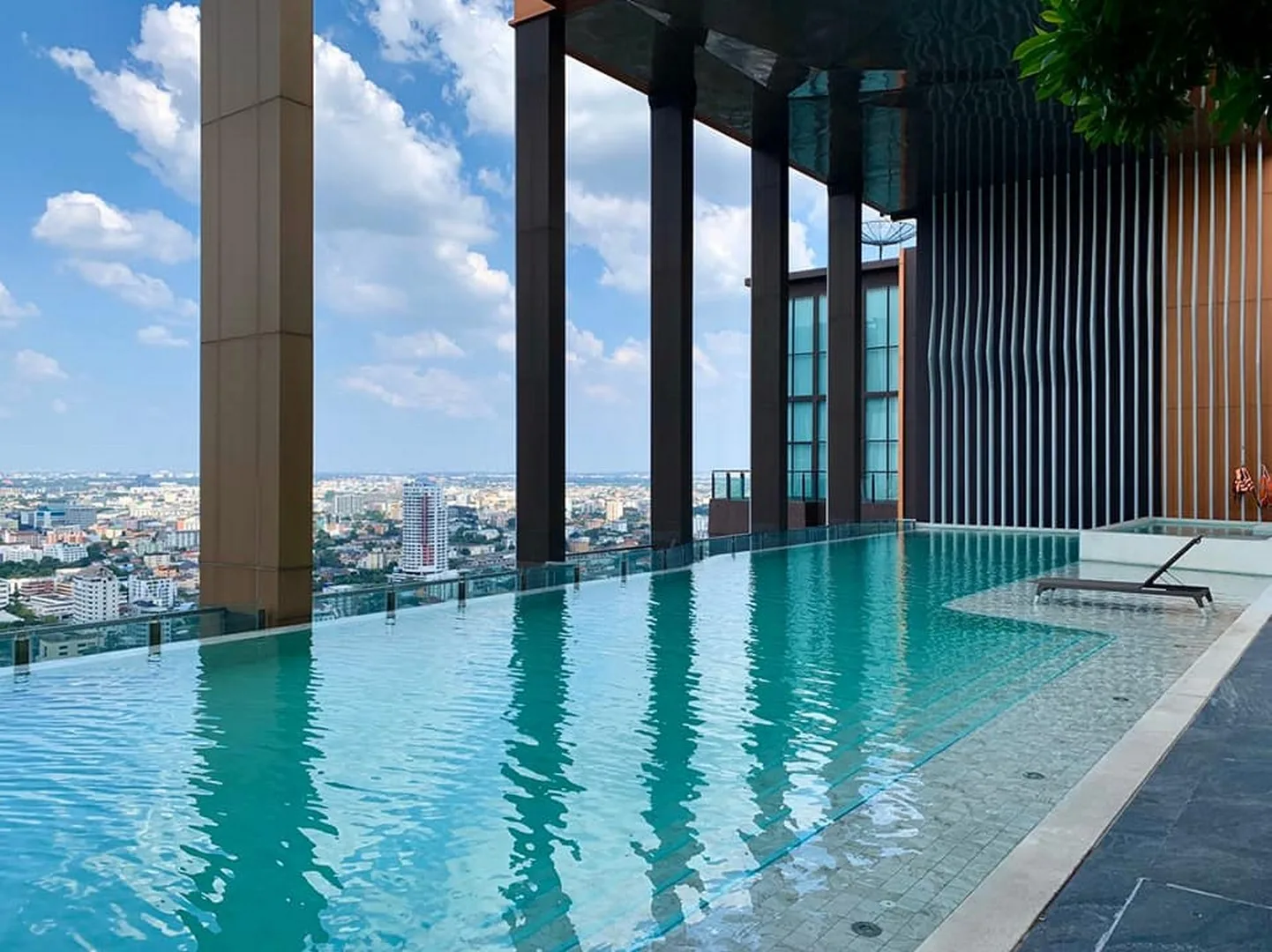 Property photos for Whizdom Avenue Ratchada - Ladprao