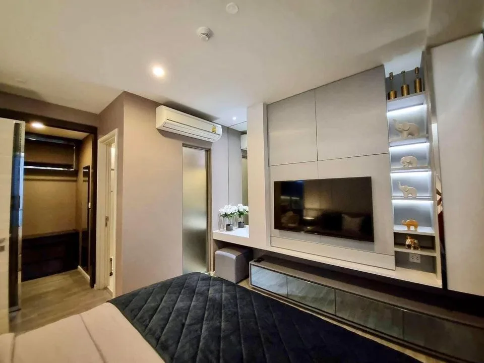 Property photos for The Room Sathorn - St.Louis