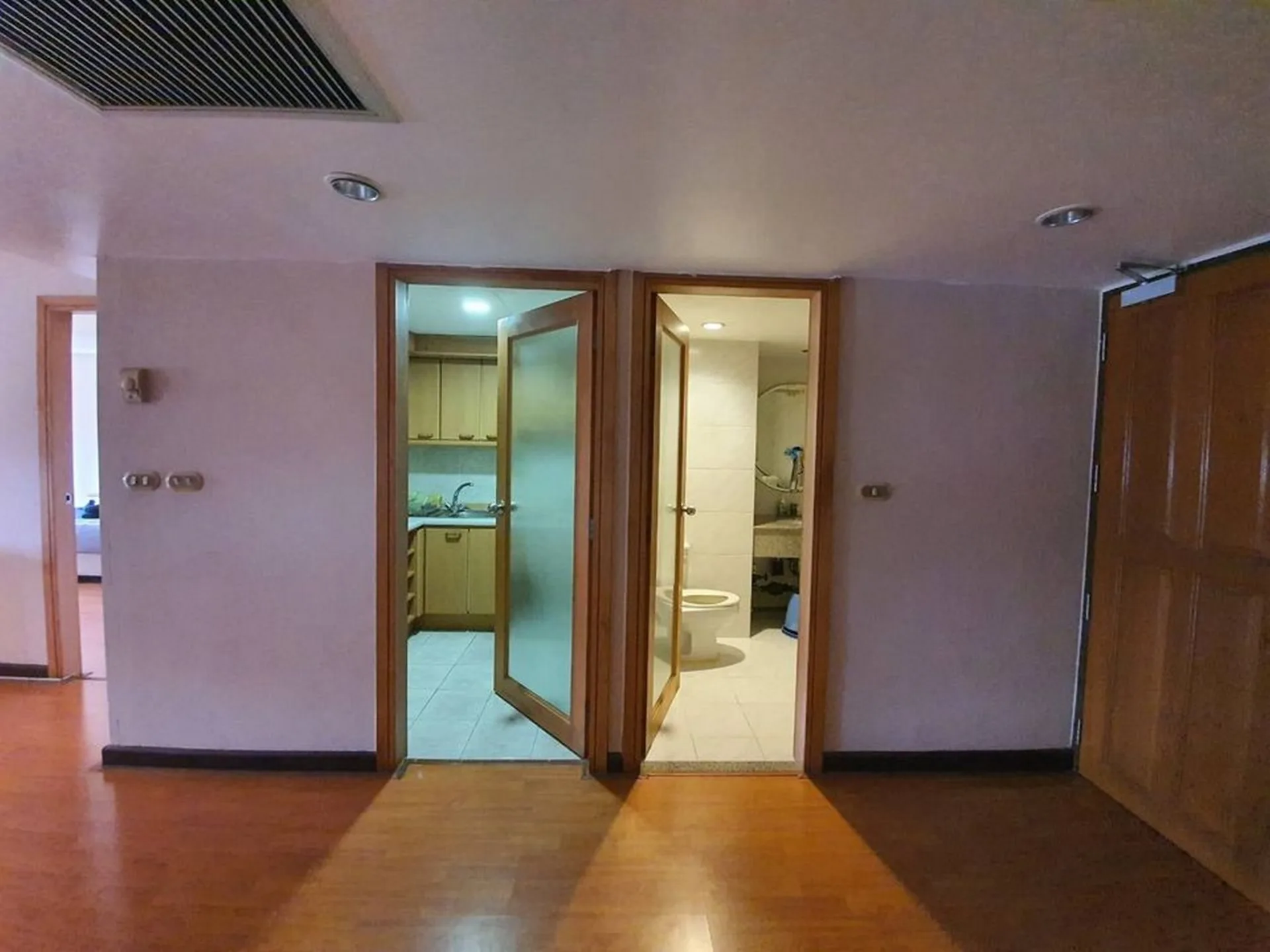 Property photos for Omni Tower Sukhumvit Nana