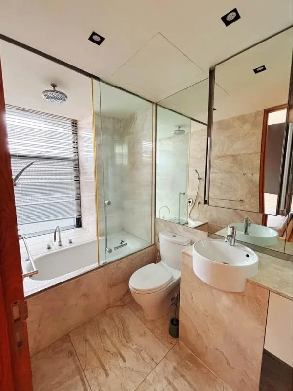Property photos for The Met