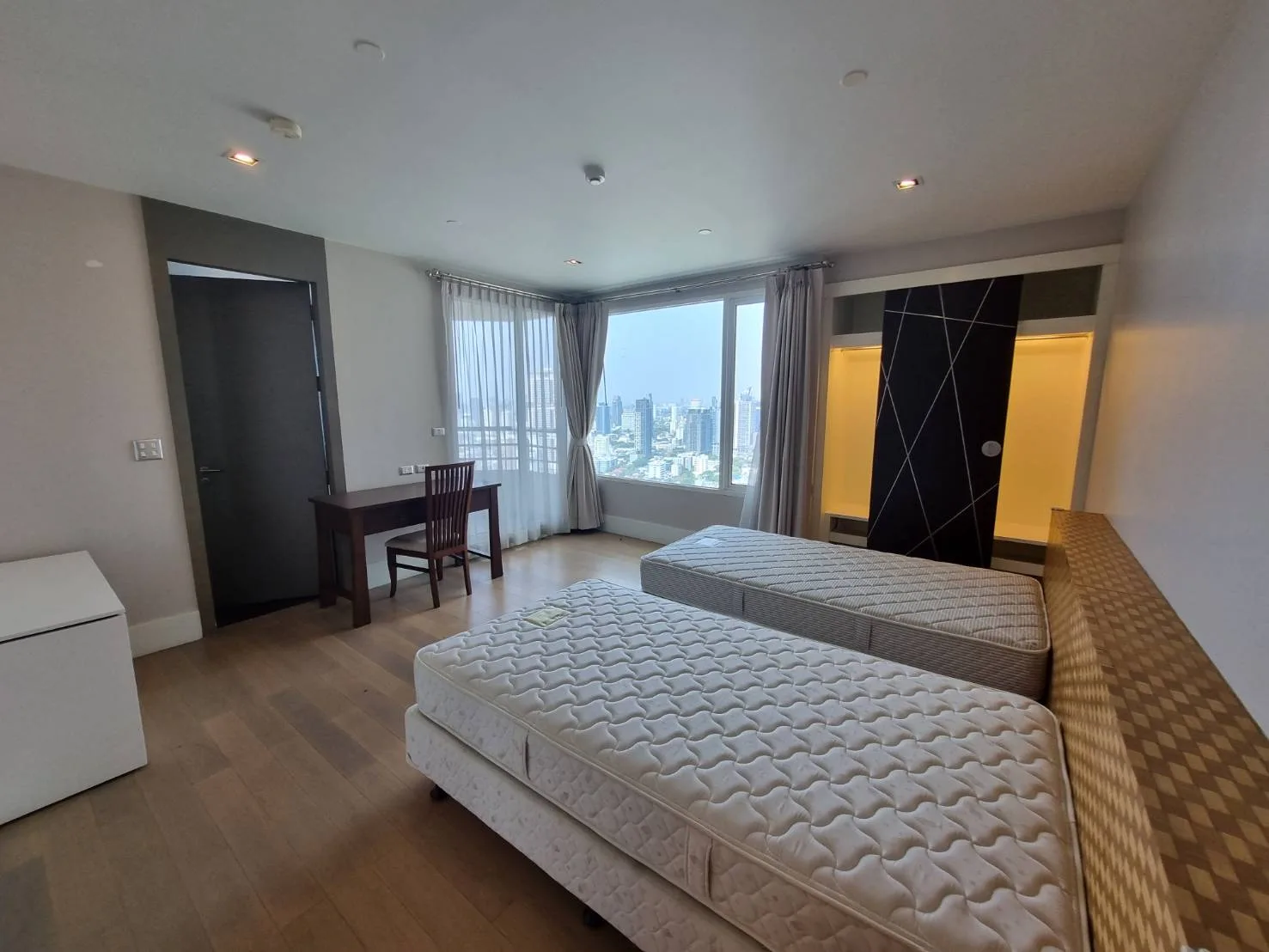 Property photos for Ideal 24