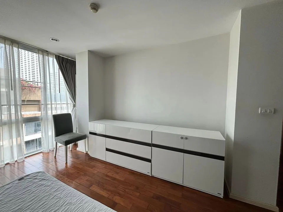 Property photos for Siri On 8