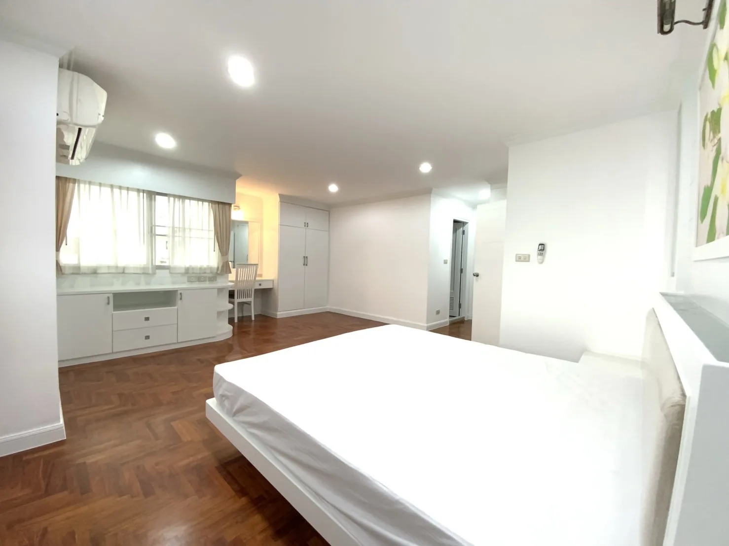 Property photos for Regent On The Park 3