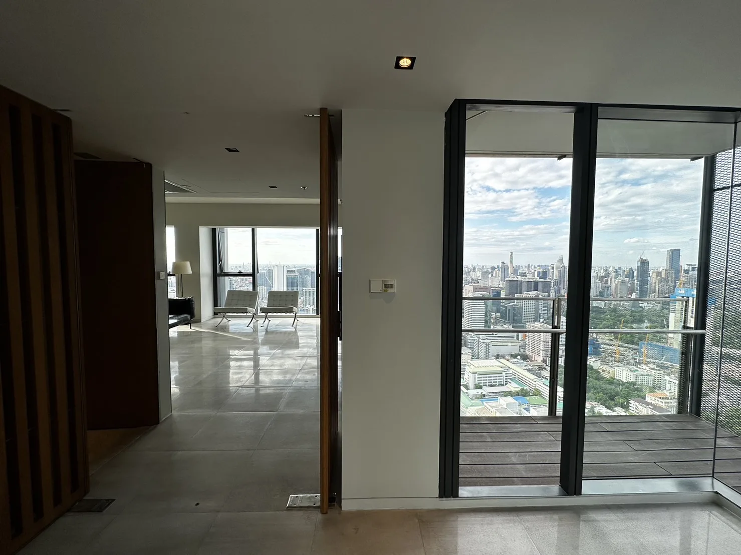 Property photos for The Met