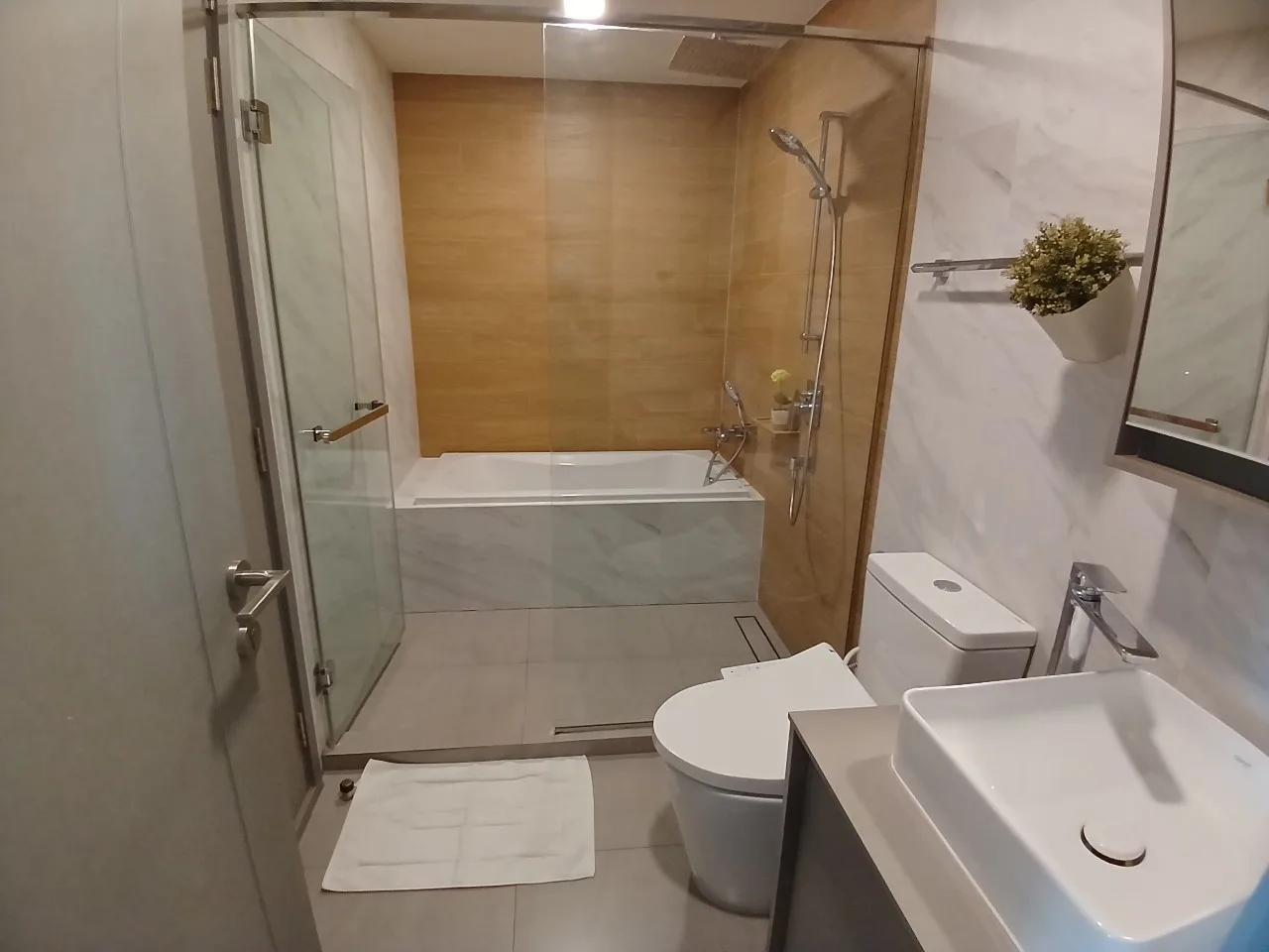 Property photos for Taka Haus Ekamai 12