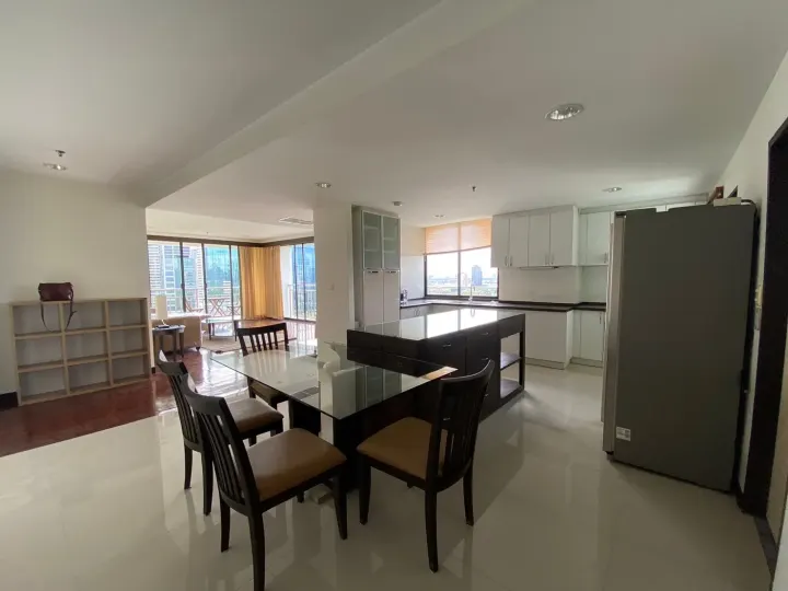 Property photos for Lake Green