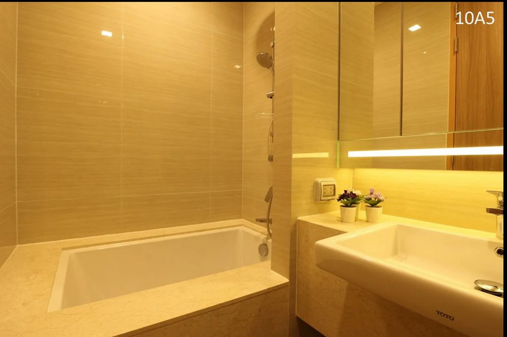 Property photos for Noble BE 33
