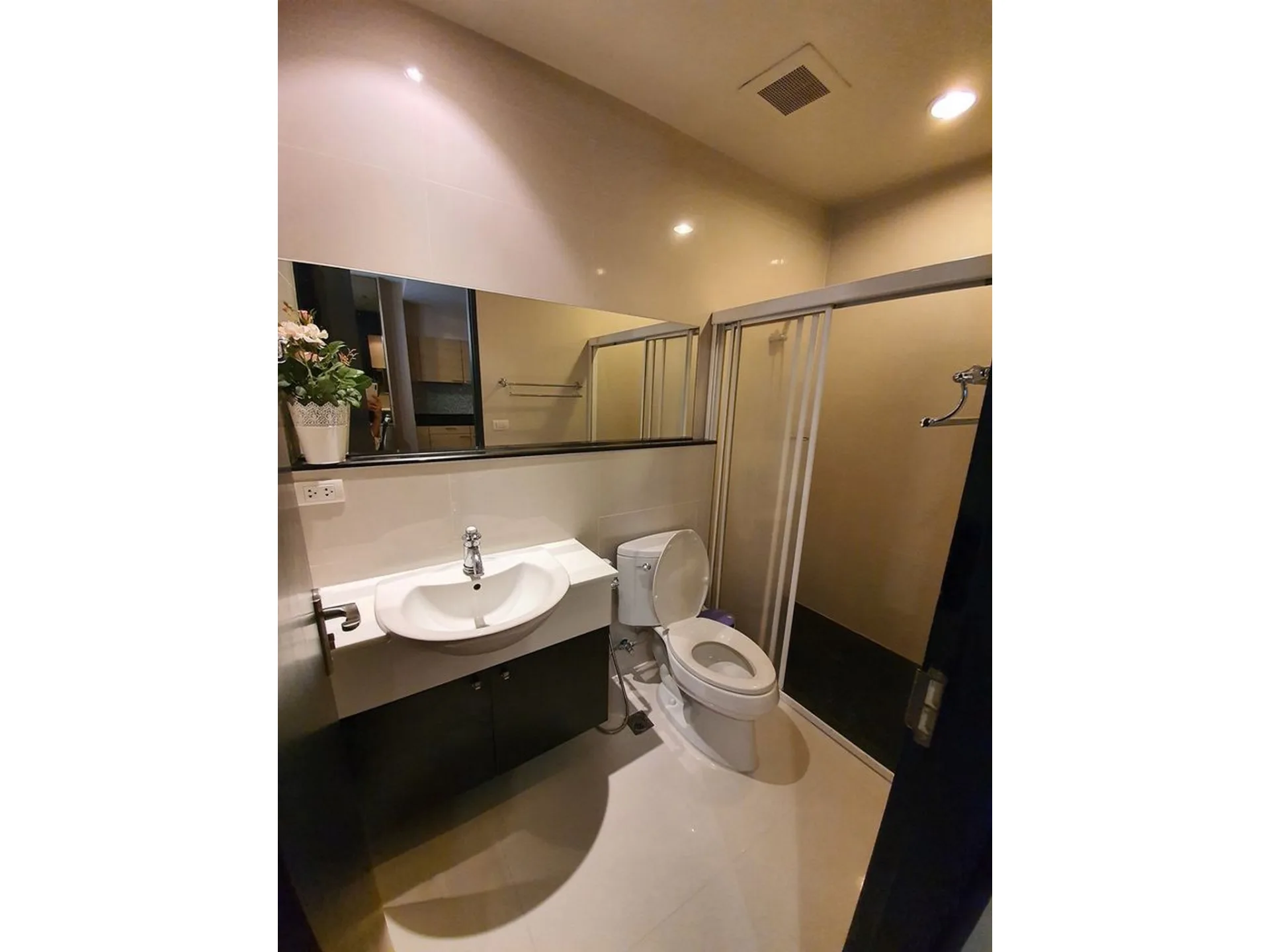 Property photos for The Address Chidlom