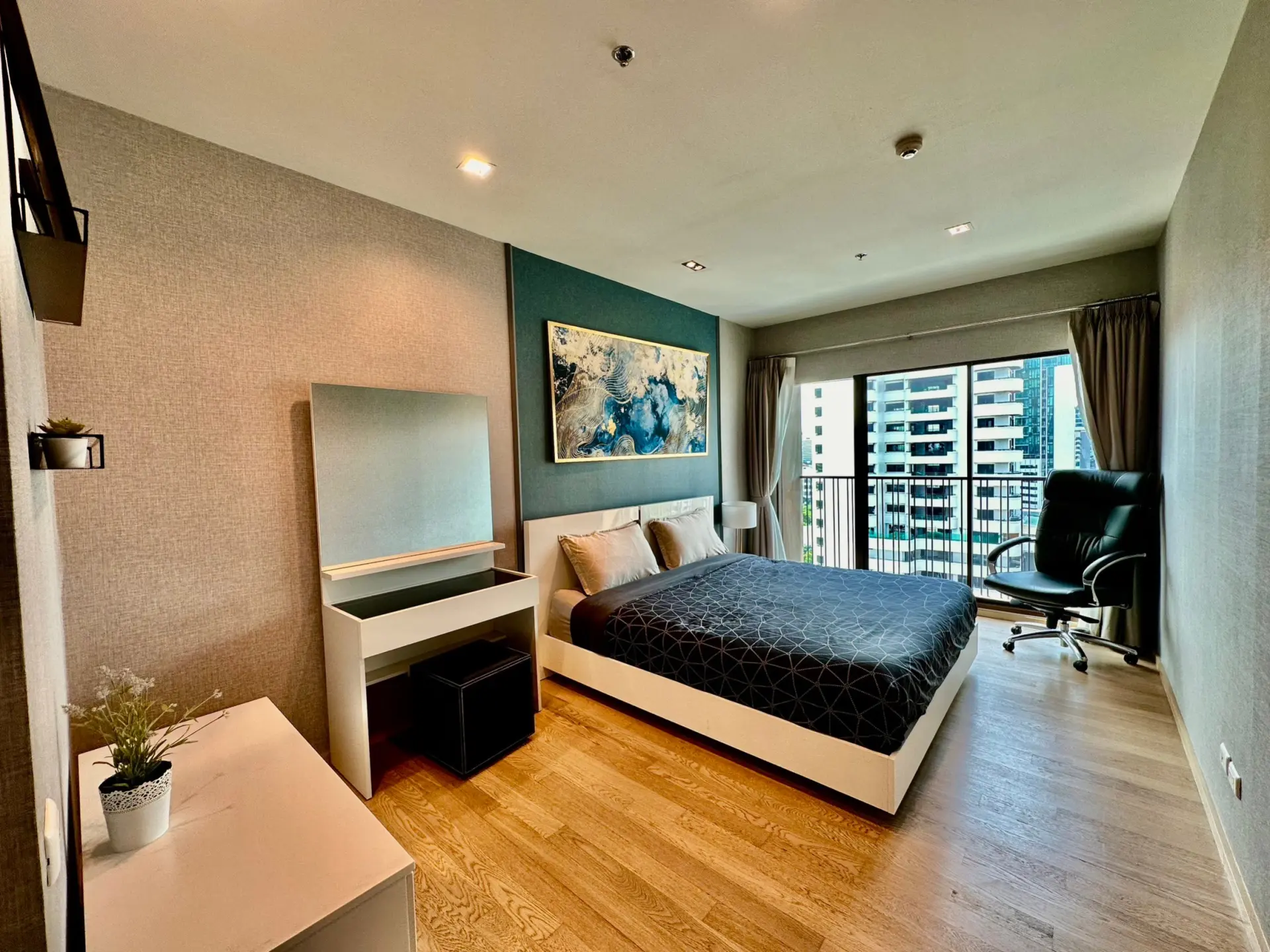 Property photos for Noble Refine