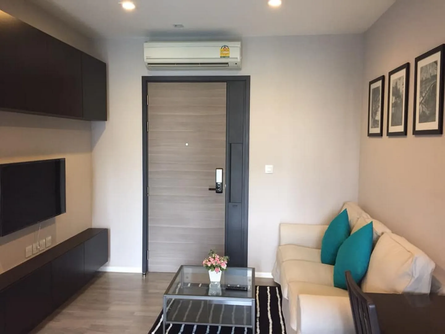Property photos for The Room Sathorn - St.Louis