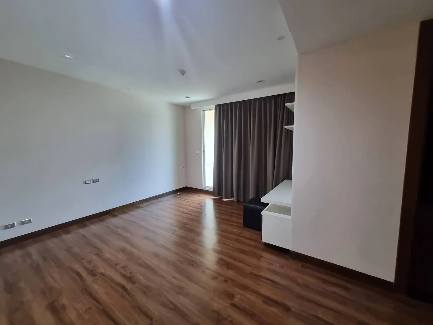 Property photos for Ideal 24