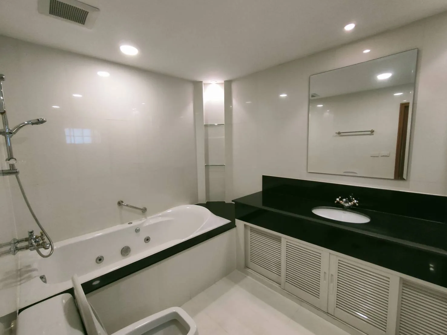 Property photos for Empire Sawasdee